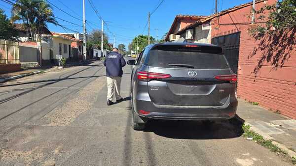 Policía incauta camioneta robada en poder del primo del gobernador Freddy D'Ecclesiis