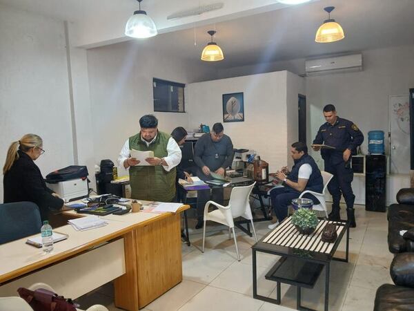 Allanamientos ante presunto esquema de estafa con transferencias de inmuebles - Policiales - ABC Color