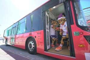 Asu2025: tras reclamos, habilitan dos buses eléctricos para voluntarios - Nacionales - ABC Color