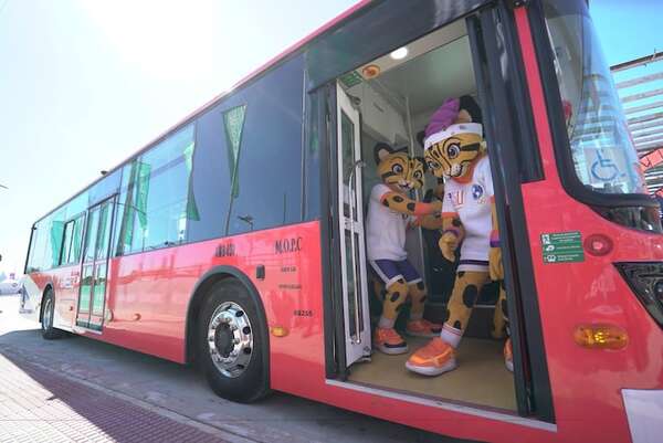 Asu2025: tras reclamos, habilitan dos buses eléctricos para voluntarios - Nacionales - ABC Color