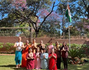 Artistas paraguayos sueñan con llevar su talento a la India - trece