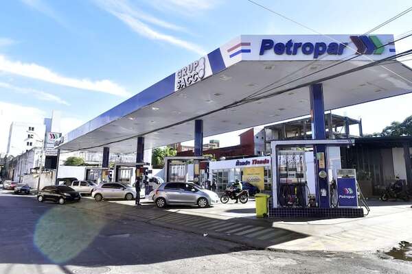 Petropar reduce precios de combustibles y se espera la reacción de emblemas privados - Economía - ABC Color