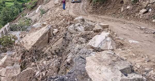 La Nación / Inundaciones en el Himalaya provocaron al menos 70 muertos
