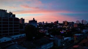 Martes con ambiente agradable y cielo escasamente nublado