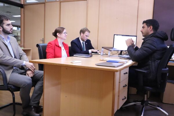 Paraguay and the United Kingdom explore railway cooperation and trade links - .::Agencia IP::.