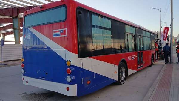 Buses habilitados para voluntarios de Asu2025 tienen un limitado recorrido  - Nacionales - ABC Color