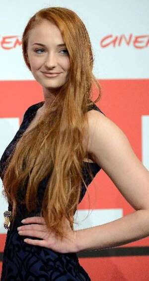Sophie Turner responde a críticas sobre su vida social como madre - Gente - ABC Color