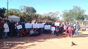 Manifestación pacífica y toma de escuela en San Alfredo por traslado de docente - Concepción al Día