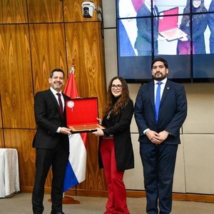 Popular / Premian a Clara Franco en la Cámara de dipus