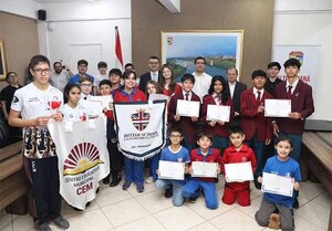 Gobernación distingue a alumnos del Colegio Británico por logro en Nacional de Ajedrez | DIARIO PRIMERA PLANA