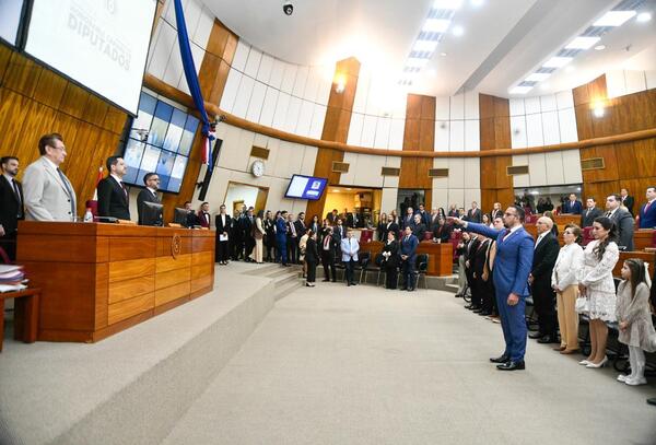 Jara Epinoza juró como diputado nacional
