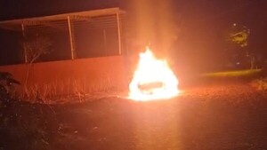 Tras fallido asalto a un depósito en CDE, abandonan e incineran vehículo utilizado