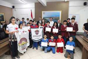 Colegio recibe homenaje por su brillante actuación en torneo nacional de ajedrez - ADN Digital
