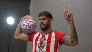 Versus / Omar Alderete: "Siempre soñé con jugar en la Premier League"