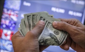 Dólar baja G. 700 en menos de dos meses