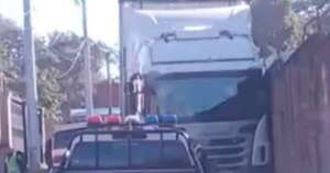 La Nación / Accidente fatal: tractocamión aplastó a un hombre en San Lorenzo