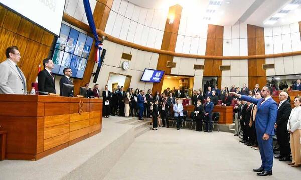 Manuel Jara Espinoza juró como diputado nacional – Prensa 5