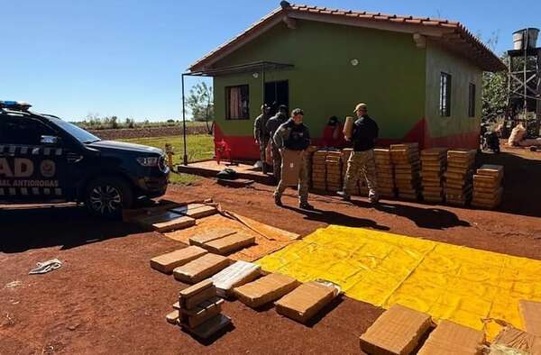 Incautan casi 1.500 kilos de marihuana durante allanamiento en Mbaracayú - ABC en el Este - ABC Color