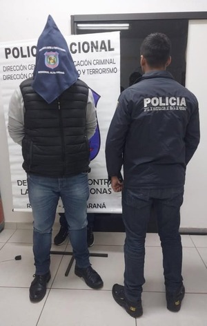 Detienen a agente policial por presuntamente haber abusado de su hijastra menor de edad