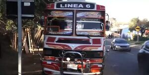 Hombre muere tras caer de bus - San Lorenzo Hoy