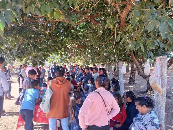 Padres toman escuela en San Alfredo y logran compromiso de autoridades - Concepción al Día