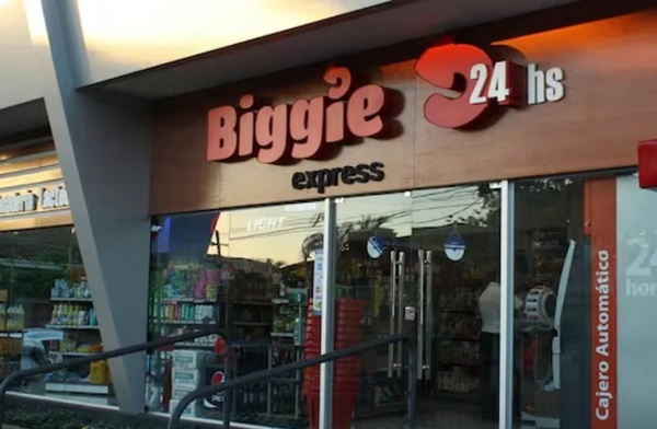 Cierran temporalmente cadena de minimercados por supuesta venta de productos vencidos