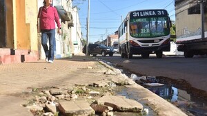 Asunción celebrará 488 años entre basura, baches y casas abandonadas