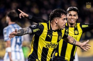 Versus / Peñarol pega primero ante Racing en octavos de la Copa Libertadores