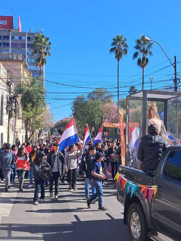 Jóvenes dan gracias a la Madre y exigen atender justos reclamos - Portal Digital Cáritas Universidad Católica