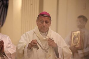 Monseñor Ricardo Valenzuela: poner a la persona en el centro para vencer las adicciones - Portal Digital Cáritas Universidad Católica