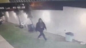Pilló a ladrón en su casa, lo obligó a desvestirse y realizó un disparo