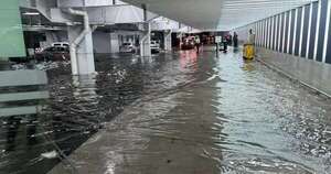 La Nación / Inundaciones generaron caos en aeropuerto de Ciudad de México