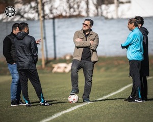 Olimpia: «Coto» Nogués, cara a cara con los jugadores y cuerpo técnico