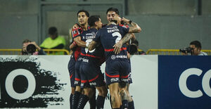 Versus / ¿Cerro llegó a sondear por una exfigura de Libertad que juega en el exterior?