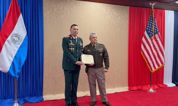 EE.UU. condecora a general paraguayo con Medalla de la Legión al Mérito