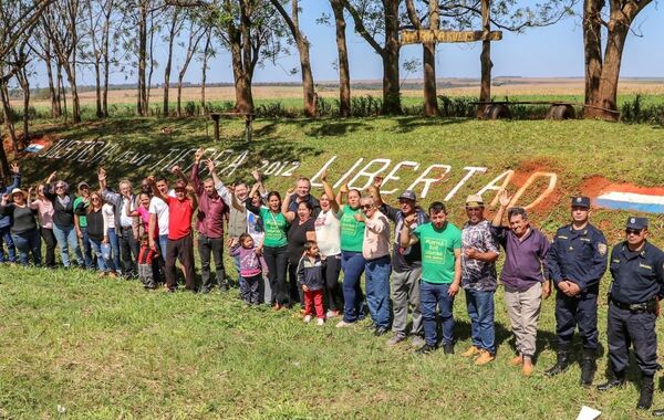 Histórica firma de títulos de propiedad en Marina Cué