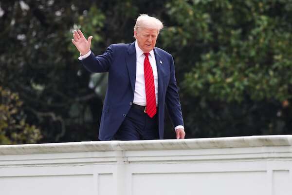 Trump lanza una advertencia a  Putin en vísperas de la cumbre en Alaska - Mundo - ABC Color