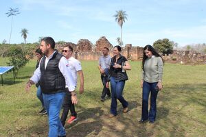 Visita técnica a las Misiones Jesuíticas de Trinidad, sede del Shakedown y premiación del Rally del Paraguay - .::Agencia IP::.