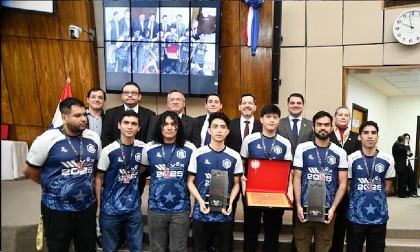 Jóvenes de robótica reciben premio y reclaman financiamiento estatal para competir afuera - OviedoPress