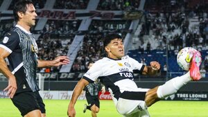 El clásico blanco y negro cambia de escenario