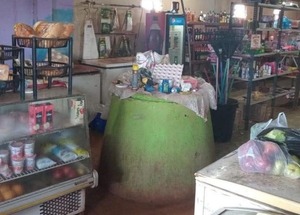 Delincuentes asaltaron comercio en Obligado, llevándose botellas de vino