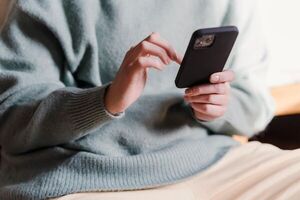 Finanzas desde el celular: c贸mo aprender a invertir sin dejar de hacer scroll