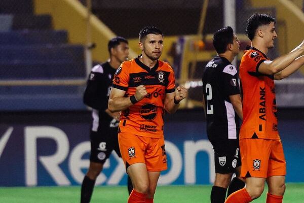 Doblete de “Maurito” para Águila en la Copa Centroamericana Concacaf - Fútbol Internacional - ABC Color