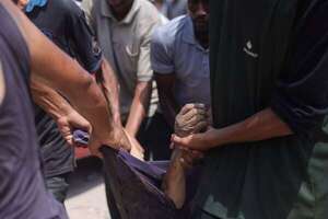 Al menos una veintena de muertos en Gaza, la mitad cuando intentaba recoger comida - Mundo - ABC Color