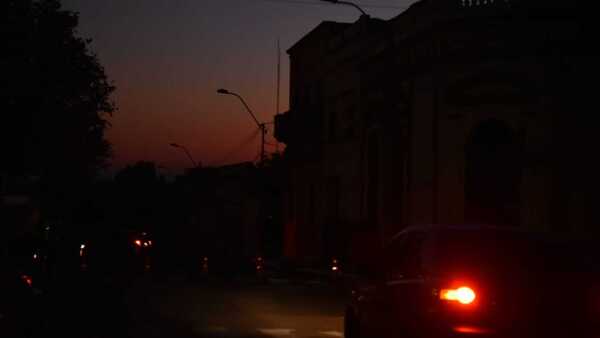 Energía eléctrica se repone a más del 50% y ANDE confirma problemas en Acaray: ¿Por qué fue el apagón?