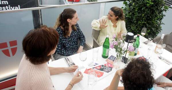 La Nación / Cenar con desconocidos, una curiosa iniciativa en Austria