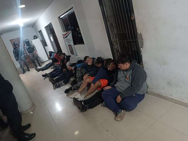Derecho-UNA: los detenidos tras disturbio, disparos y persecución en previa de elecciones - Policiales - ABC Color
