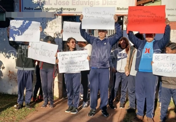Popular / Toma de cole: “No nos lleven el rubro”