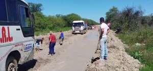 Alto Paraguay: Rabia e impotencia de conductores ante falta de reparación de caminos - Noticias del Chaco - ABC Color