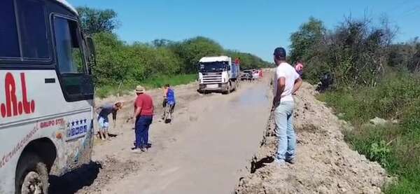 Alto Paraguay: Rabia e impotencia de conductores ante falta de reparación de caminos - Noticias del Chaco - ABC Color